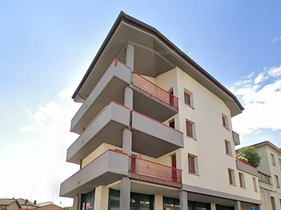 Immagine 5 di Appartamento in vendita  in Corso XXV Aprile a Erba