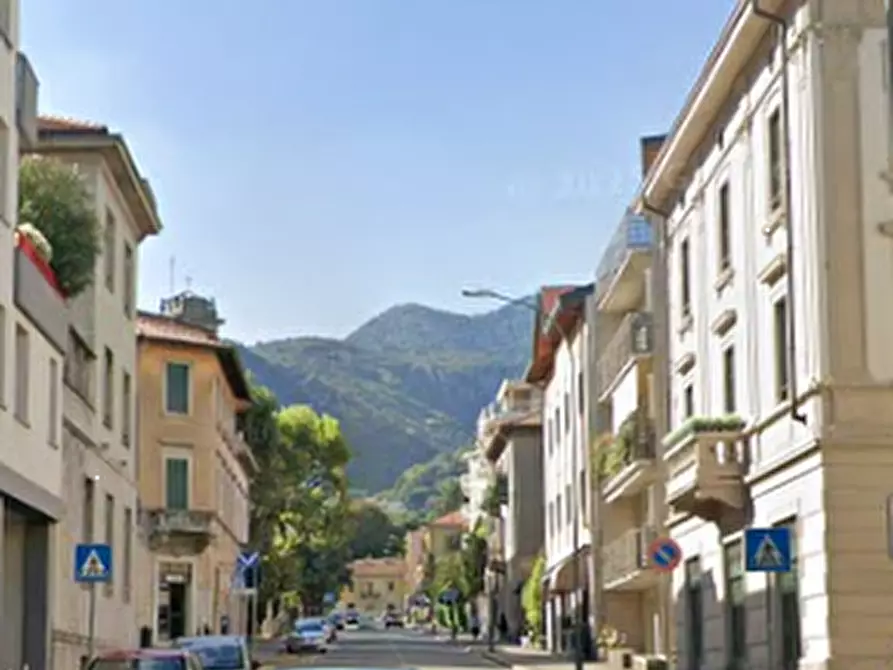 Immagine 11 di Appartamento in vendita  in Corso XXV Aprile a Erba