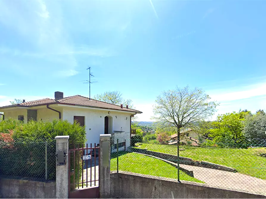 Immagine 1 di Villa in vendita  in Via Villette a Proserpio