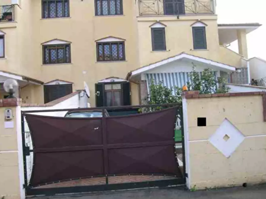 Immagine 1 di Porzione di villa in vendita  in Via Lago Maggiore a Nettuno