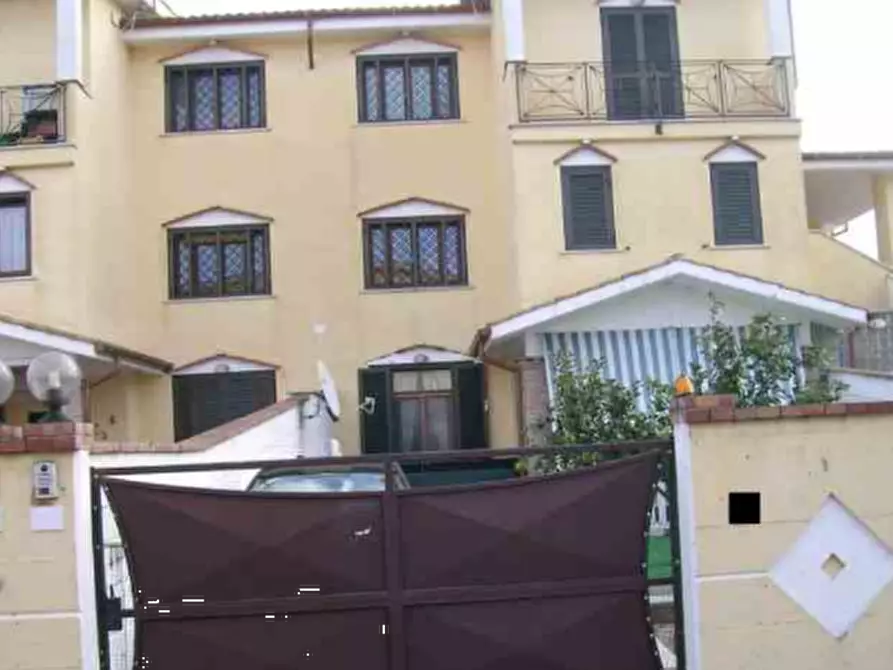 Immagine 4 di Porzione di villa in vendita  in Via Lago Maggiore a Nettuno