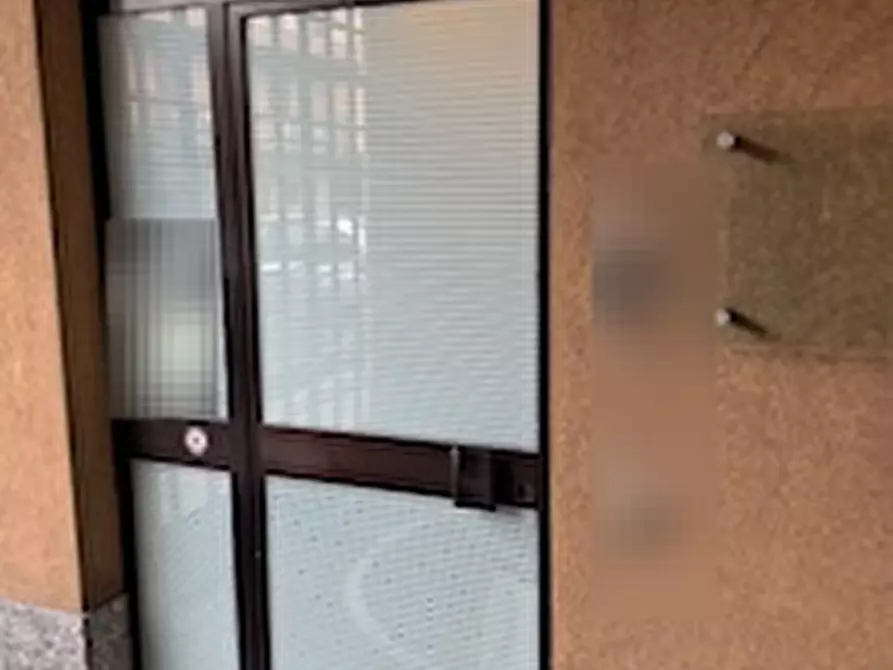 Immagine 2 di Negozio in vendita  in Via Andrea Appiani  a Lecco