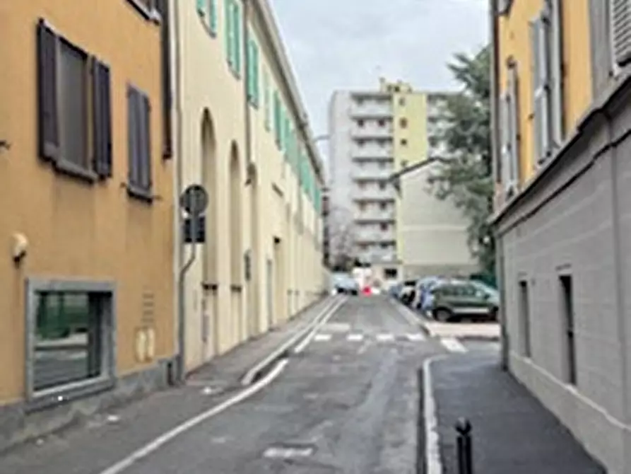 Immagine 5 di Negozio in vendita  in Via Andrea Appiani  a Lecco