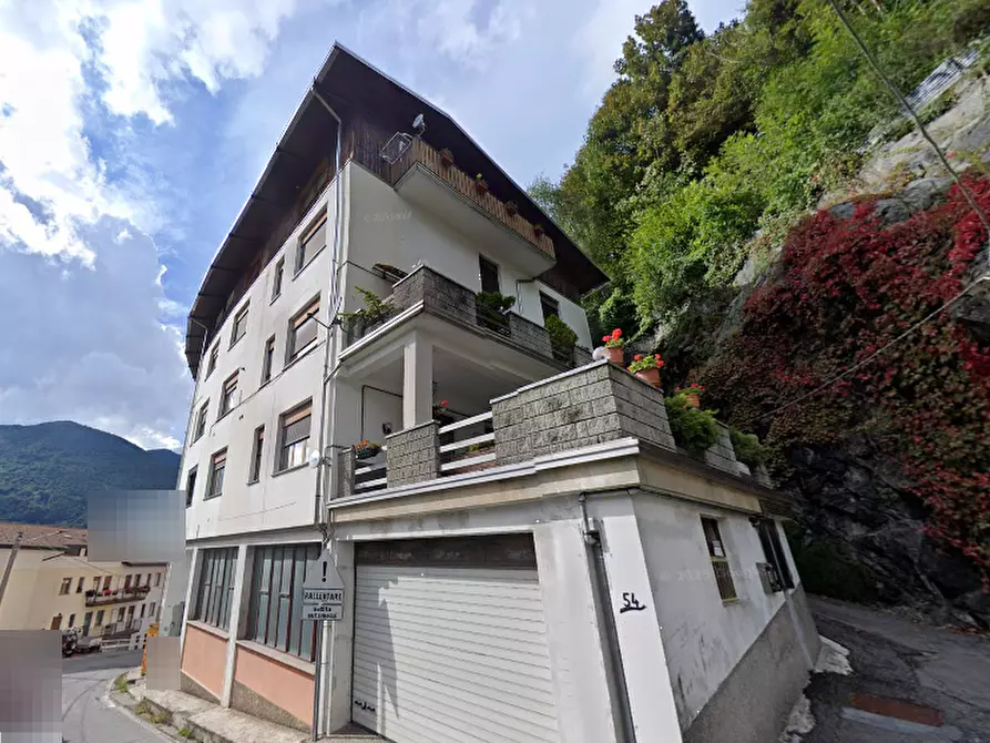 Immagine 3 di Appartamento in vendita  in  Via Roma a Premana