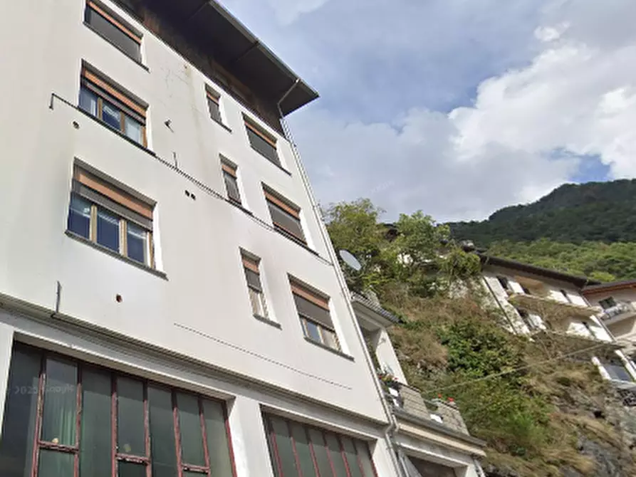 Immagine 9 di Appartamento in vendita  in  Via Roma a Premana