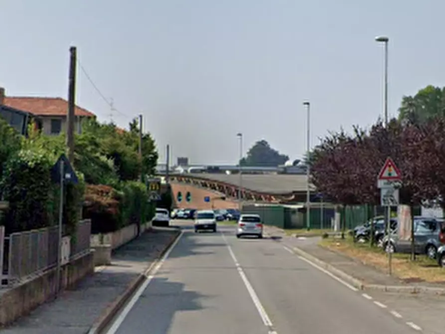 Immagine 8 di Garage in vendita  in Via Tevere a Villa Guardia