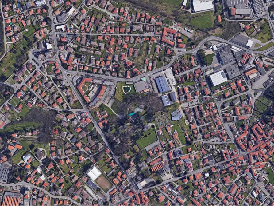 Immagine 3 di Garage in vendita  in Via Tevere a Villa Guardia