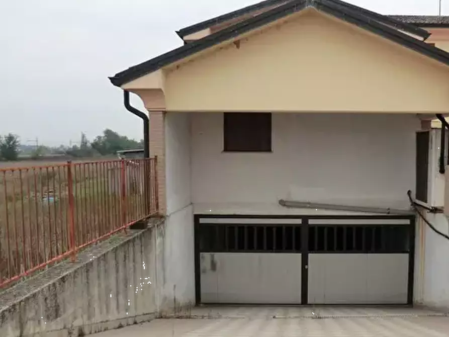 Immagine 6 di Stabile in vendita  in Via Rimale  a Fidenza