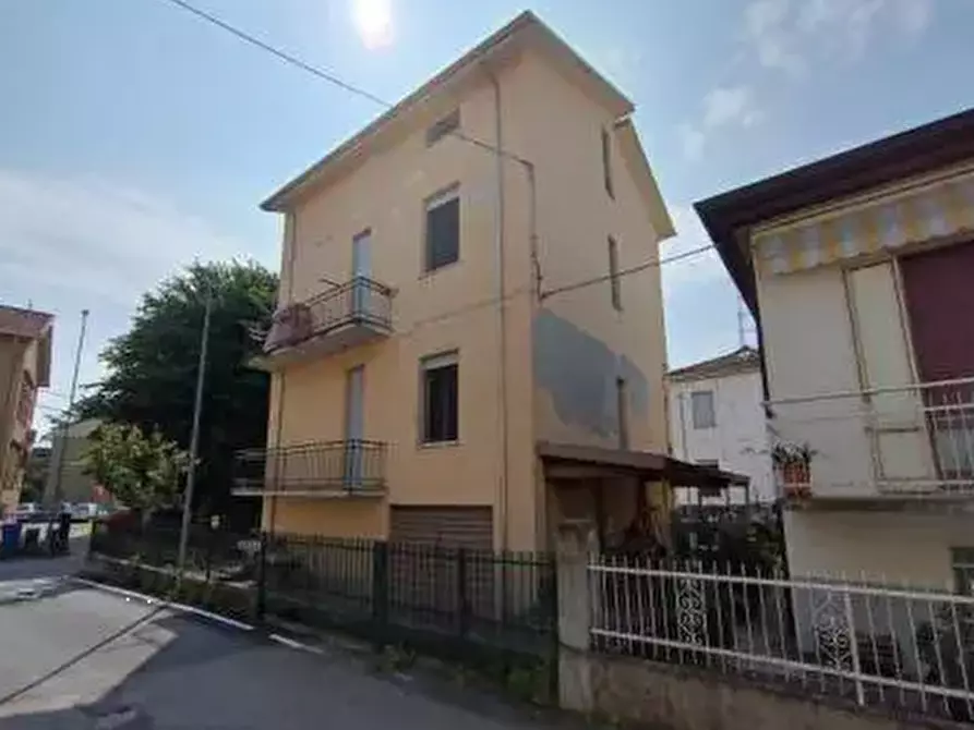 Immagine 5 di Appartamento in vendita  in Via Francesco Baracca a Fidenza