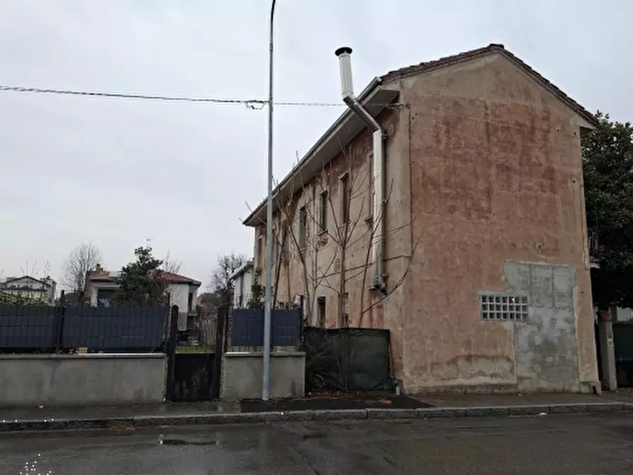 Immagine 2 di Casa indipendente in vendita  in Via Rossini a Busto Arsizio