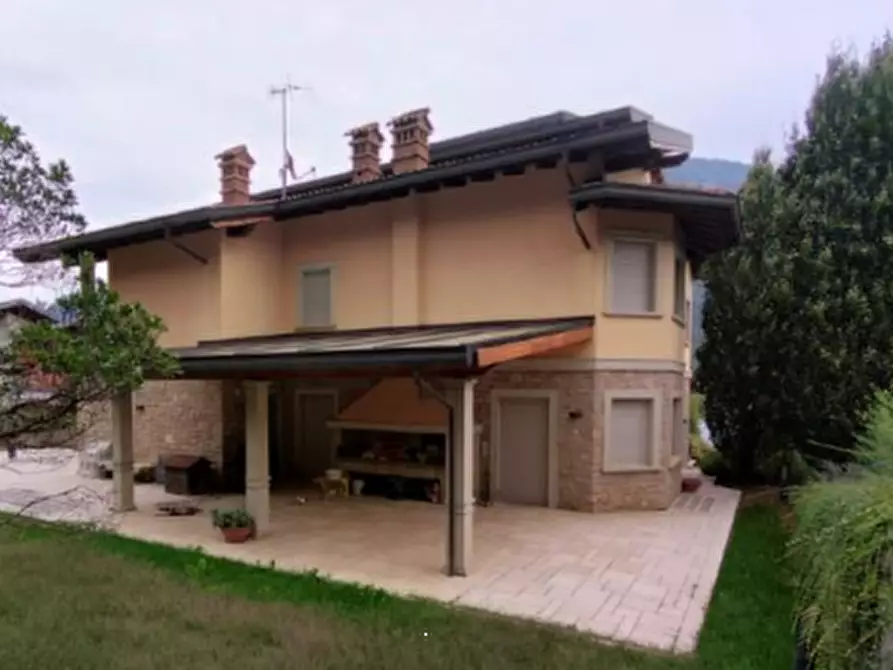 Immagine 10 di Casa bifamiliare in vendita  in Via Enrico Fermi a Casazza