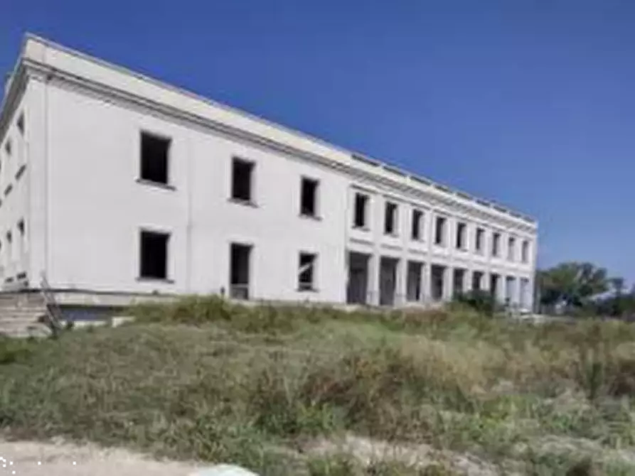 Immagine 3 di Stabile in vendita  in Via Roma a Meldola