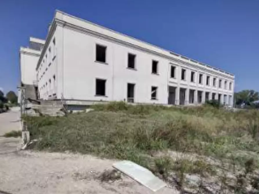 Immagine 5 di Stabile in vendita  in Via Roma a Meldola