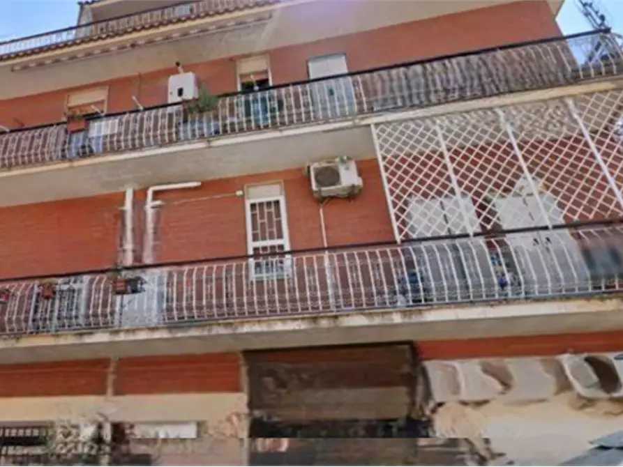 Immagine 1 di Negozio in vendita  in Via Achemenide a Roma