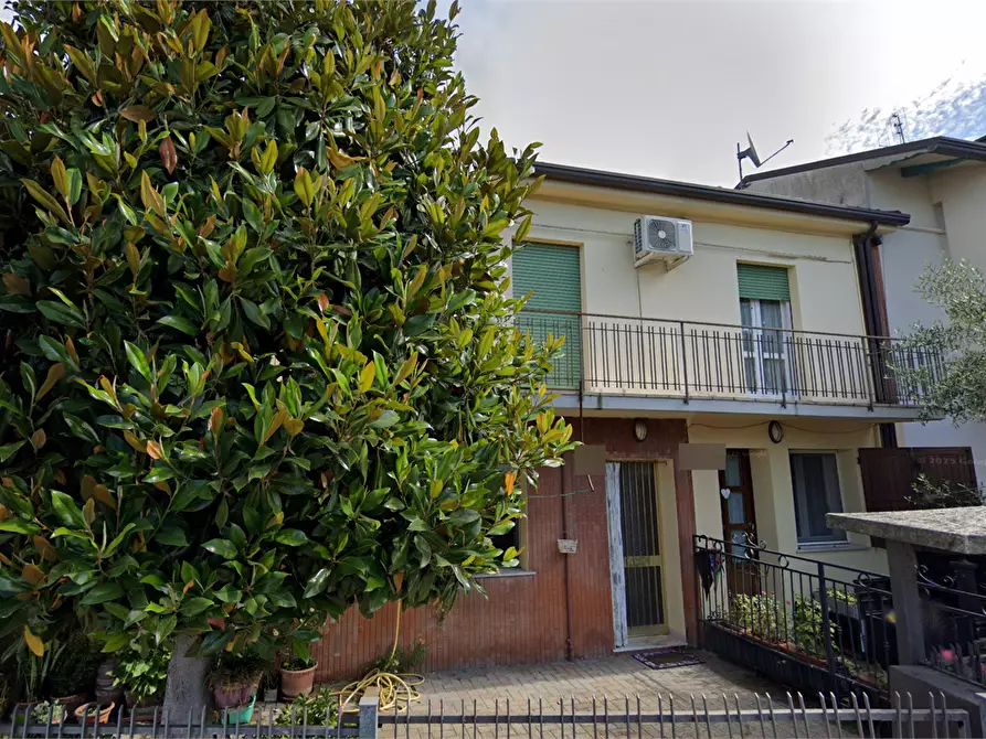 Immagine 5 di Appartamento in vendita  in Via Asiago  a Cesena