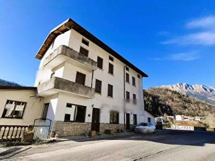 Immagine 1 di Stabile in vendita  in Via Roma a Lusevera