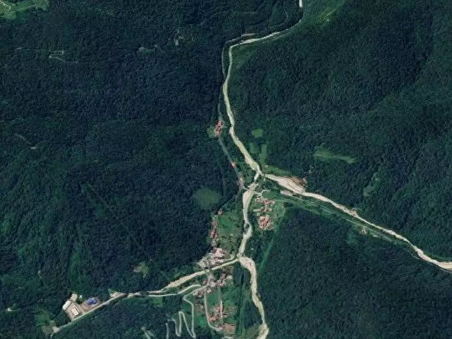 Immagine 11 di Stabile in vendita  in Via Roma a Lusevera