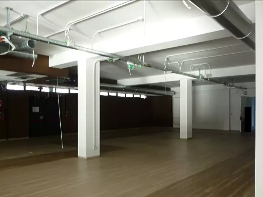 Immagine 3 di Negozio in vendita  in Str. Torino a Caselle Torinese