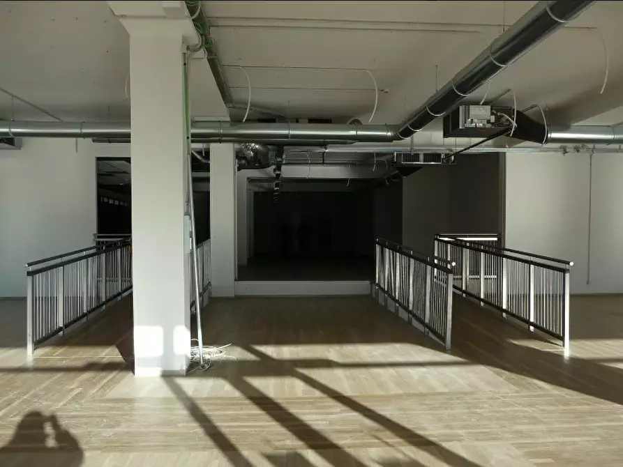 Immagine 5 di Negozio in vendita  in Str. Torino a Caselle Torinese