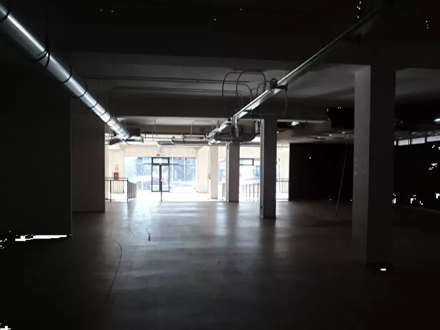 Immagine 6 di Negozio in vendita  in Str. Torino a Caselle Torinese