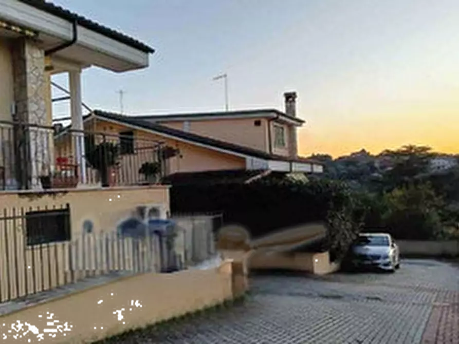Immagine 1 di Villa in vendita  in Via Guido Reni a Guidonia Montecelio