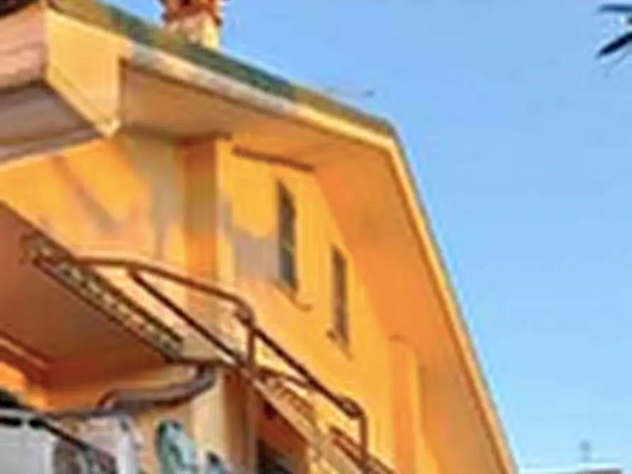 Immagine 4 di Villa in vendita  in Via Guido Reni a Guidonia Montecelio