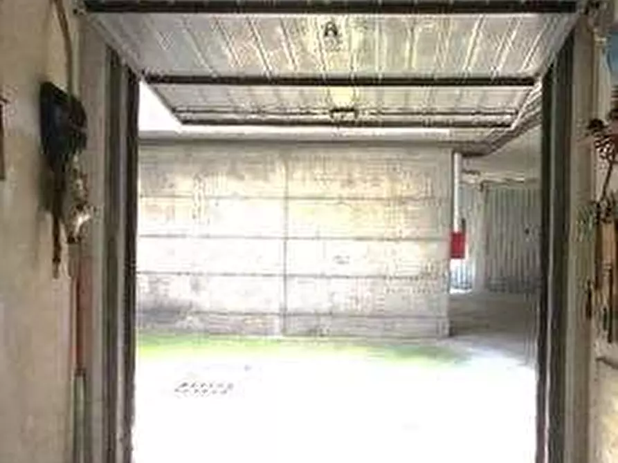 Immagine 2 di Garage in vendita  in Via Costantino Baroni a Milano