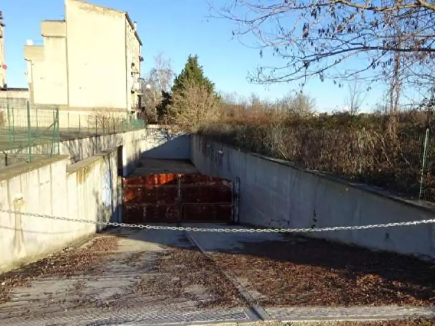 Immagine 1 di Garage in vendita  in Via Monviso a Garbagnate Milanese