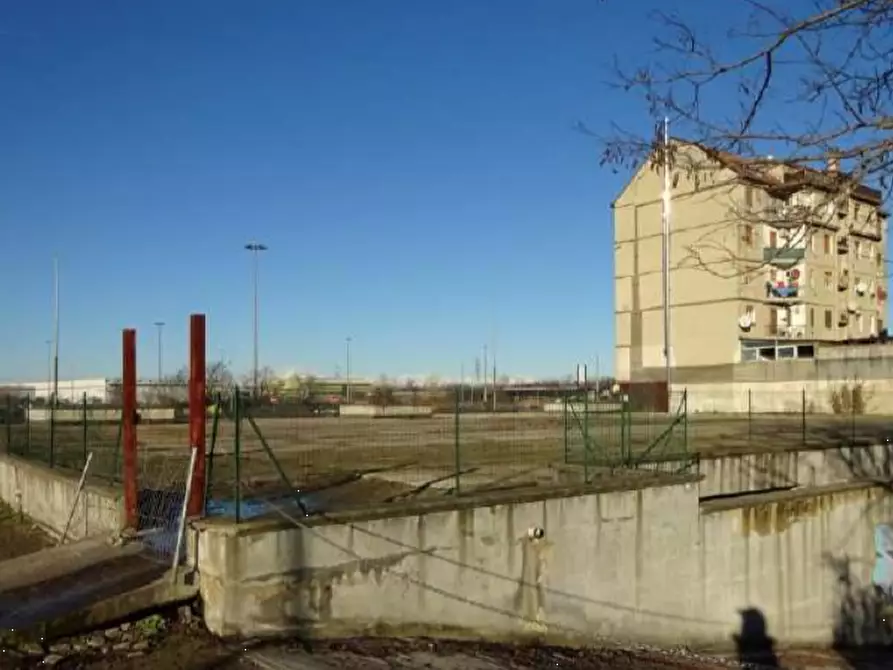 Immagine 2 di Garage in vendita  in Via Monviso a Garbagnate Milanese