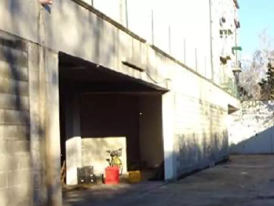Immagine 3 di Garage in vendita  in Via Monviso a Garbagnate Milanese