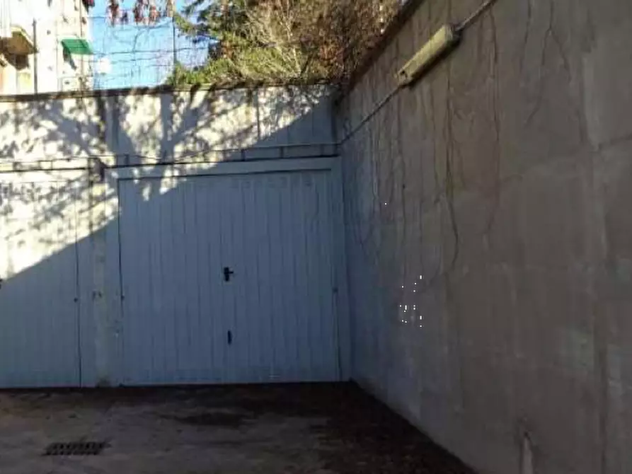 Immagine 10 di Garage in vendita  in Via Monviso a Garbagnate Milanese