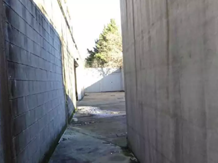 Immagine 11 di Garage in vendita  in Via Monviso a Garbagnate Milanese