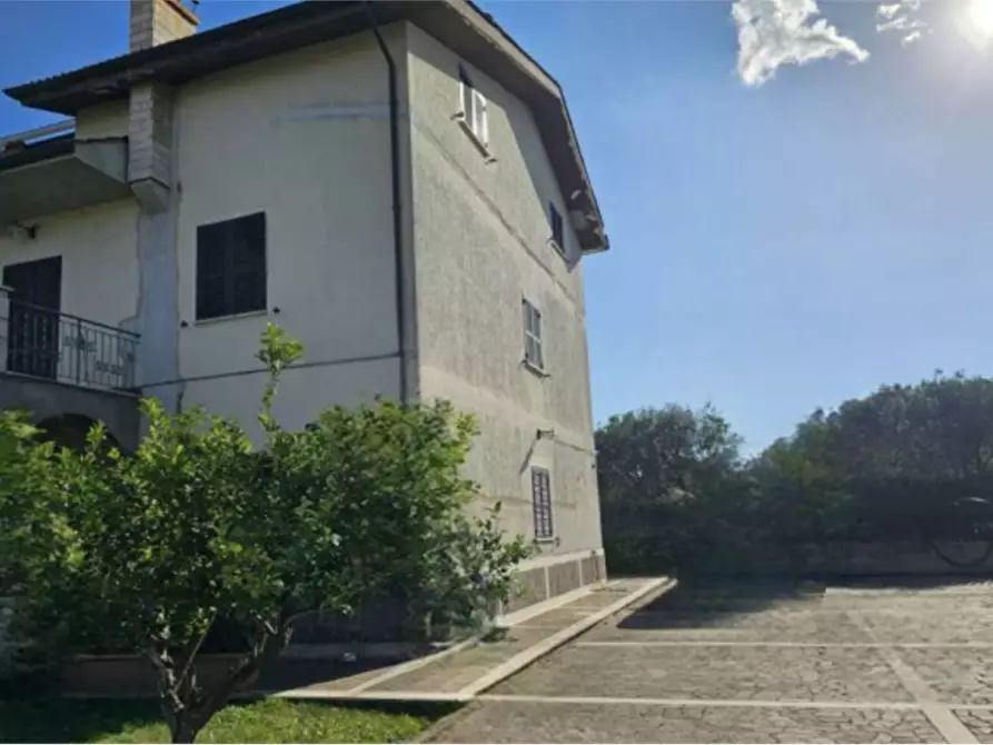 Immagine 3 di Porzione di villa in vendita  in Via Venezia a Fiano Romano