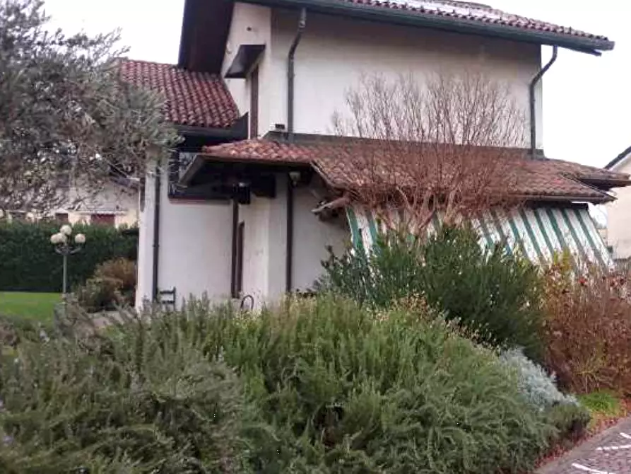 Immagine 2 di Appartamento in vendita  in Via Cascina Tamburina a Usmate Velate