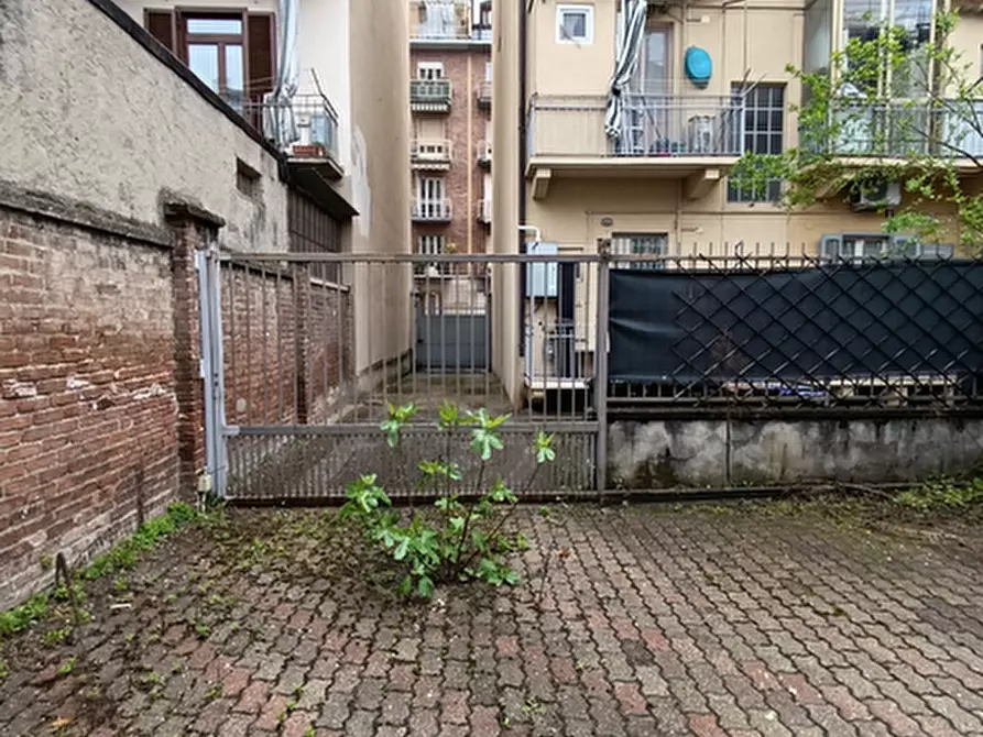 Immagine 3 di Laboratorio in vendita  in Via Serrano  a Torino