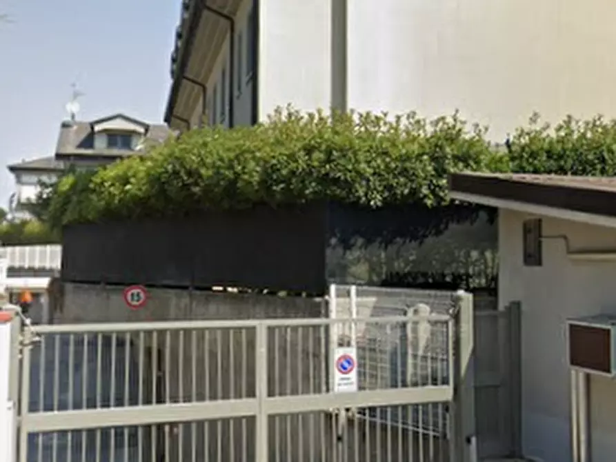 Immagine 1 di Garage in vendita  in Via Galileo Galilei  a Vermezzo Con Zelo