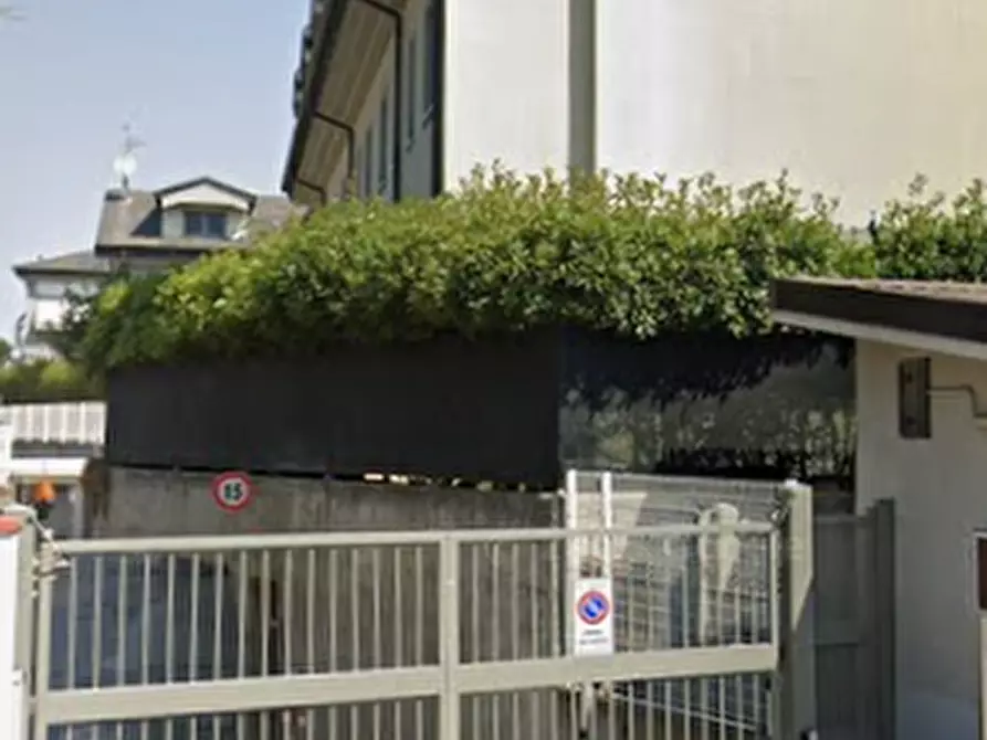 Immagine 2 di Garage in vendita  in Via Galileo Galilei  a Vermezzo Con Zelo