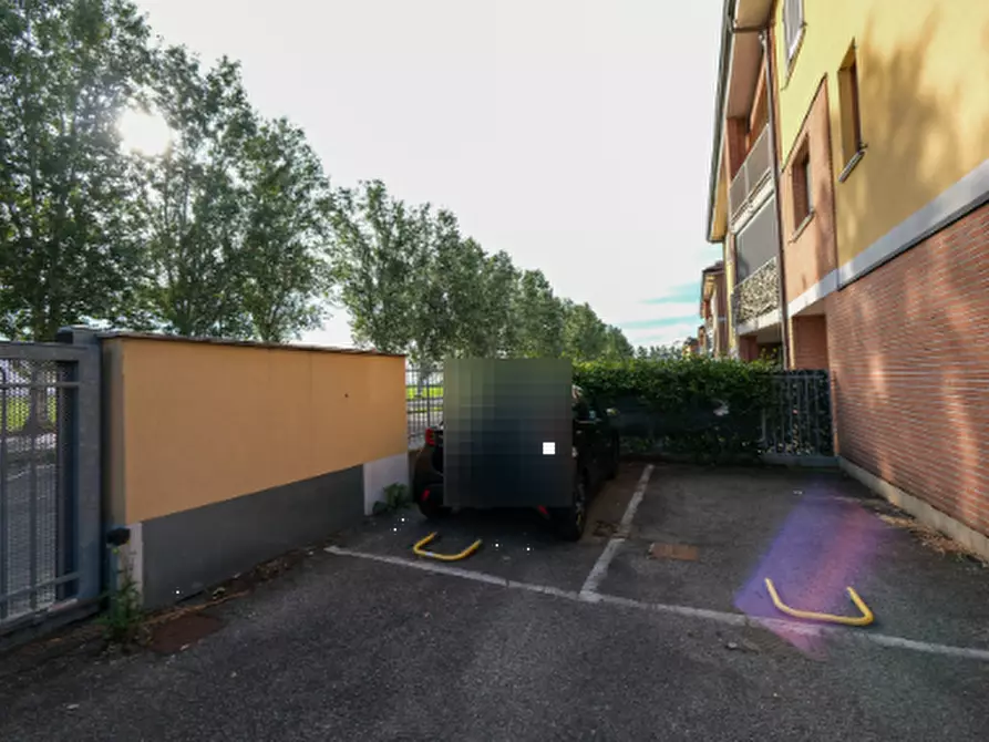 Immagine 1 di Posto auto in vendita  in Via Papa Wojtyla a Vermezzo Con Zelo