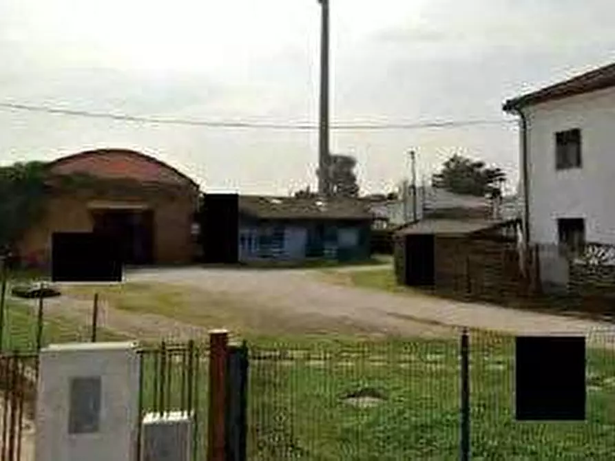 Immagine 2 di Capannone industriale in vendita  in Via Santa Maria Nuova a Lendinara