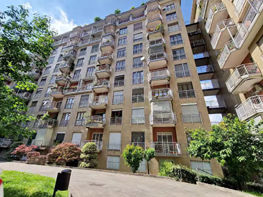 Immagine 5 di Appartamento in vendita  in Viale Faenza a Milano