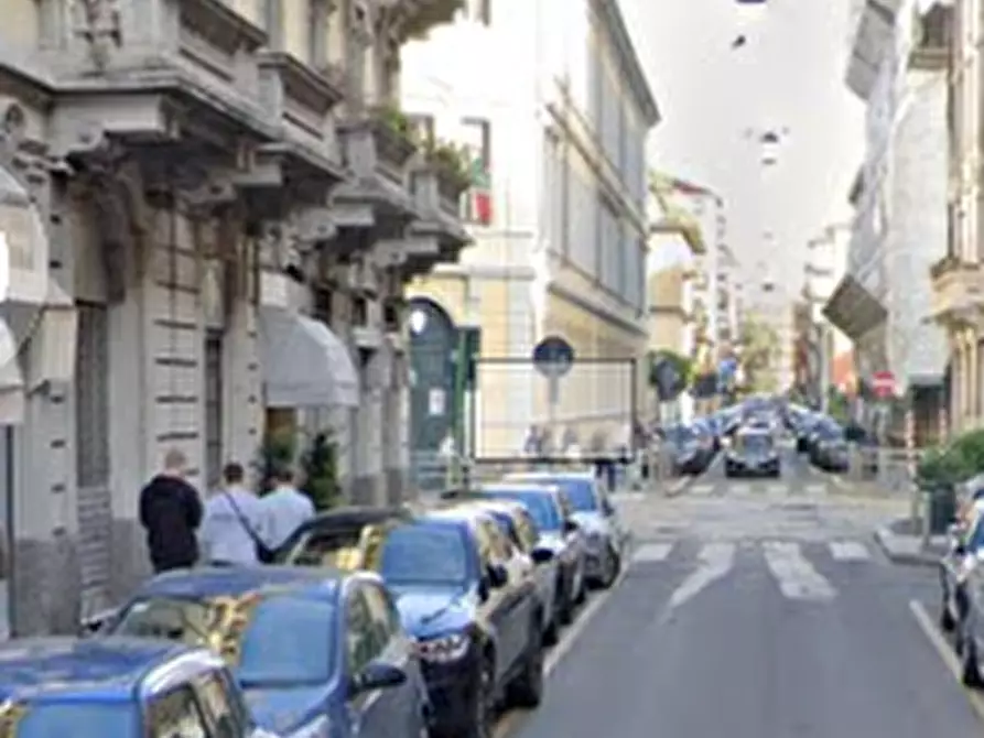 Immagine 6 di Laboratorio in vendita  in Via Ariberto a Milano