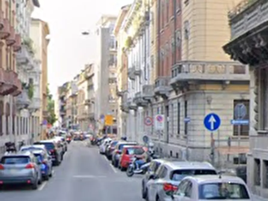 Immagine 7 di Laboratorio in vendita  in Via Ariberto a Milano