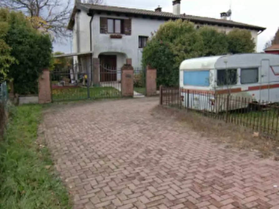 Immagine 4 di Porzione di casa in vendita  in Via Pietro Sola a Zero Branco