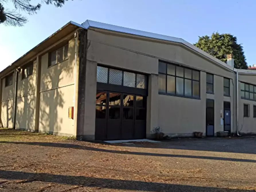 Immagine 2 di Capannone industriale in vendita  in Via Stazione a Cucciago