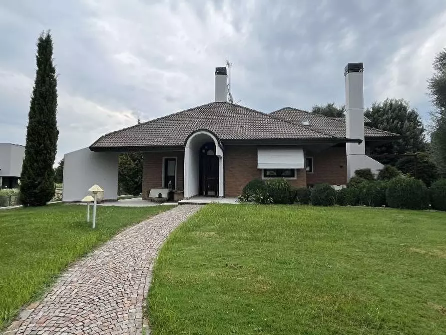 Immagine 1 di Casa bifamiliare in vendita  in Via del Sile  a Pordenone