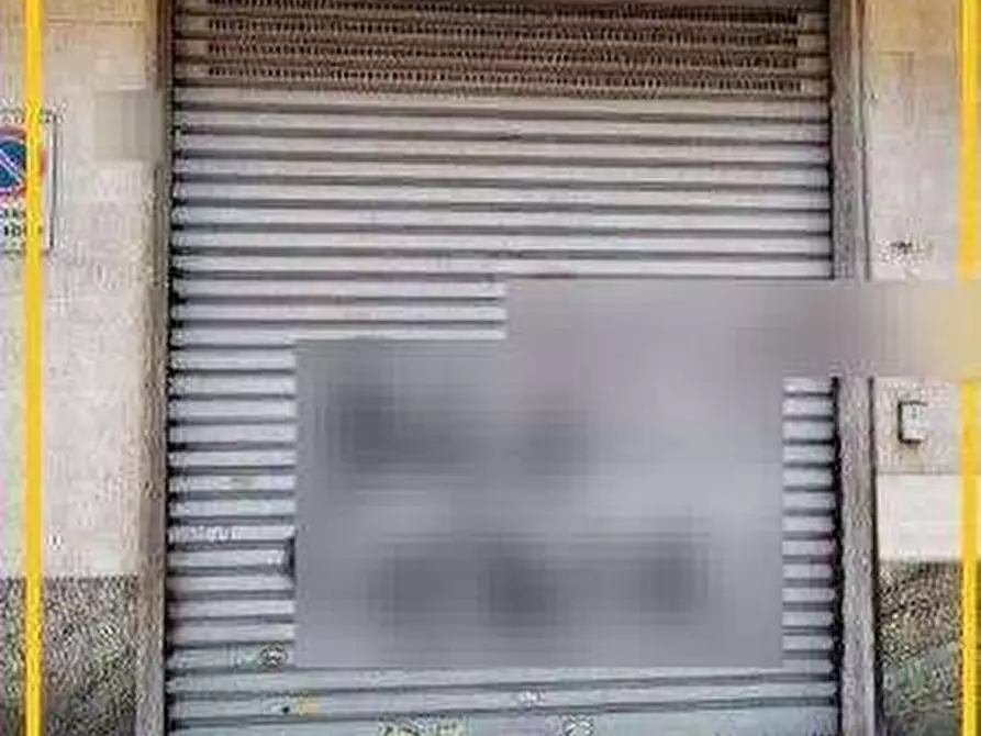 Immagine 2 di Negozio in vendita  in Via Cuneo a Torino