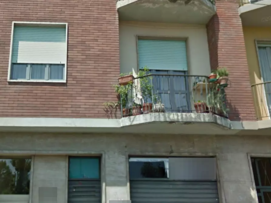 Immagine 5 di Negozio in vendita  in Via Bard  a Torino