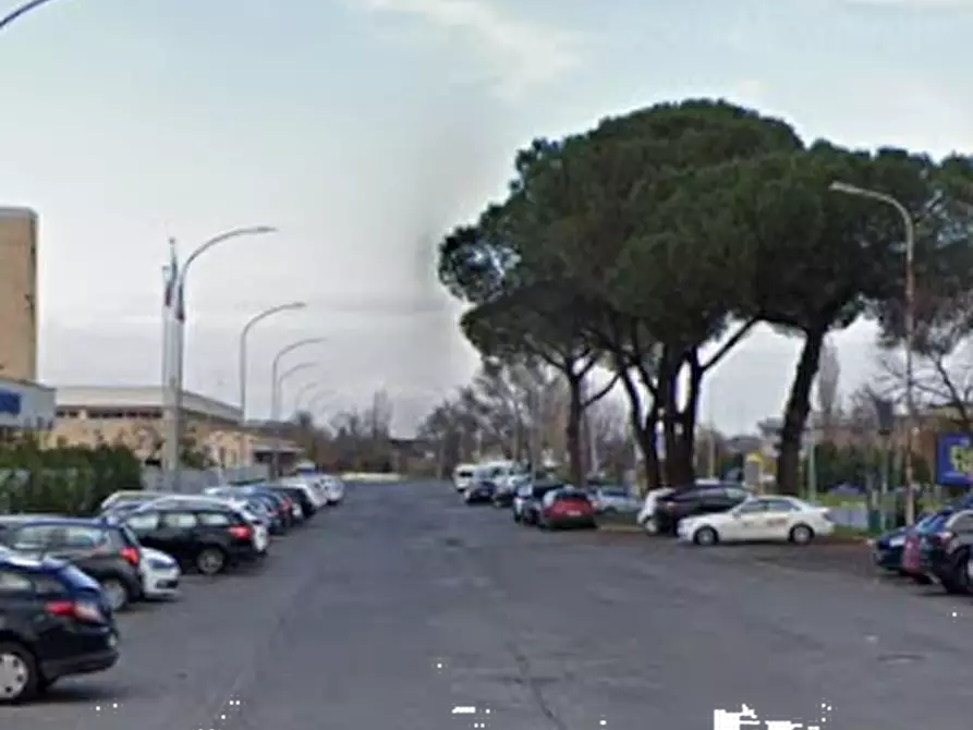 Immagine 6 di Garage in vendita  in Via E. Longoni a Roma