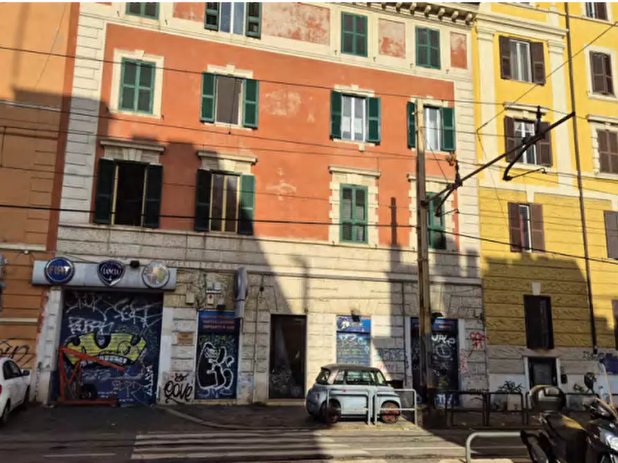 Immagine 3 di Negozio in vendita  in Via Giovanni Giolitti a Roma