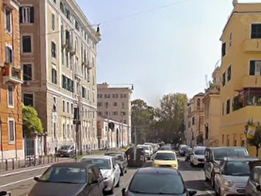 Immagine 6 di Negozio in vendita  in Via Giovanni Giolitti a Roma